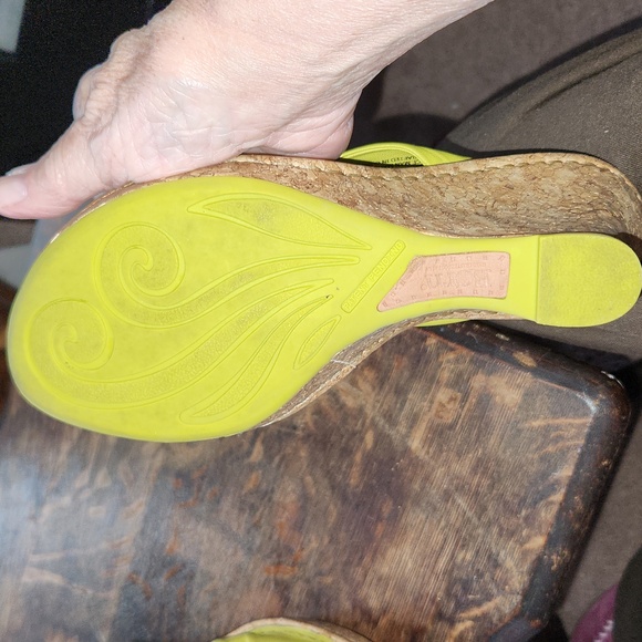 Born Drilles Green Leather Sandals - Picture 4 of 10